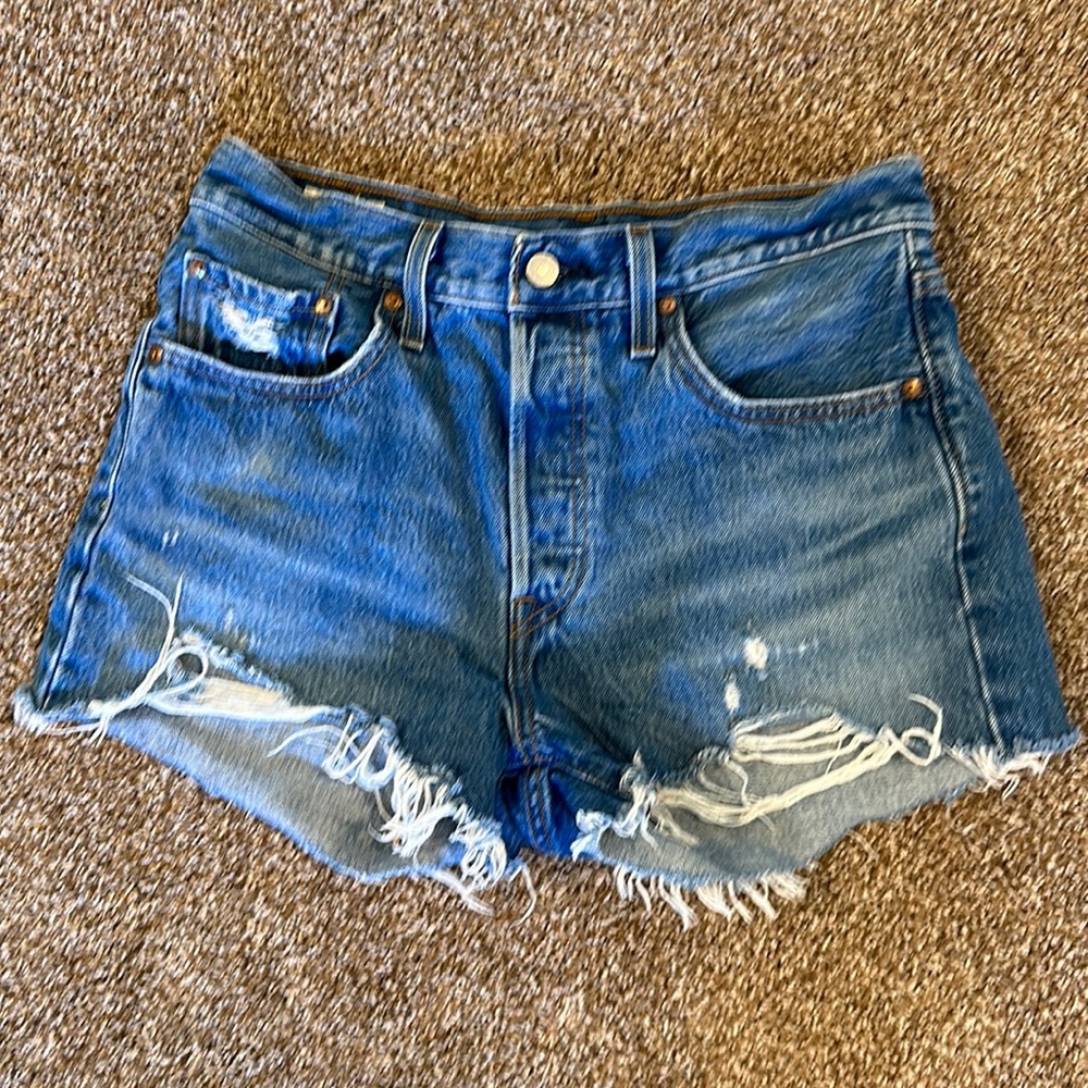 Levi’s 501 cut off Jean short size 28